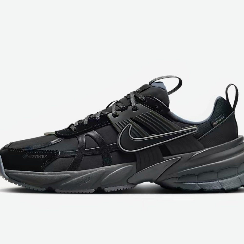 Nike women’s V2K Run GORE-TEX sneakers - Picture 3 of 15